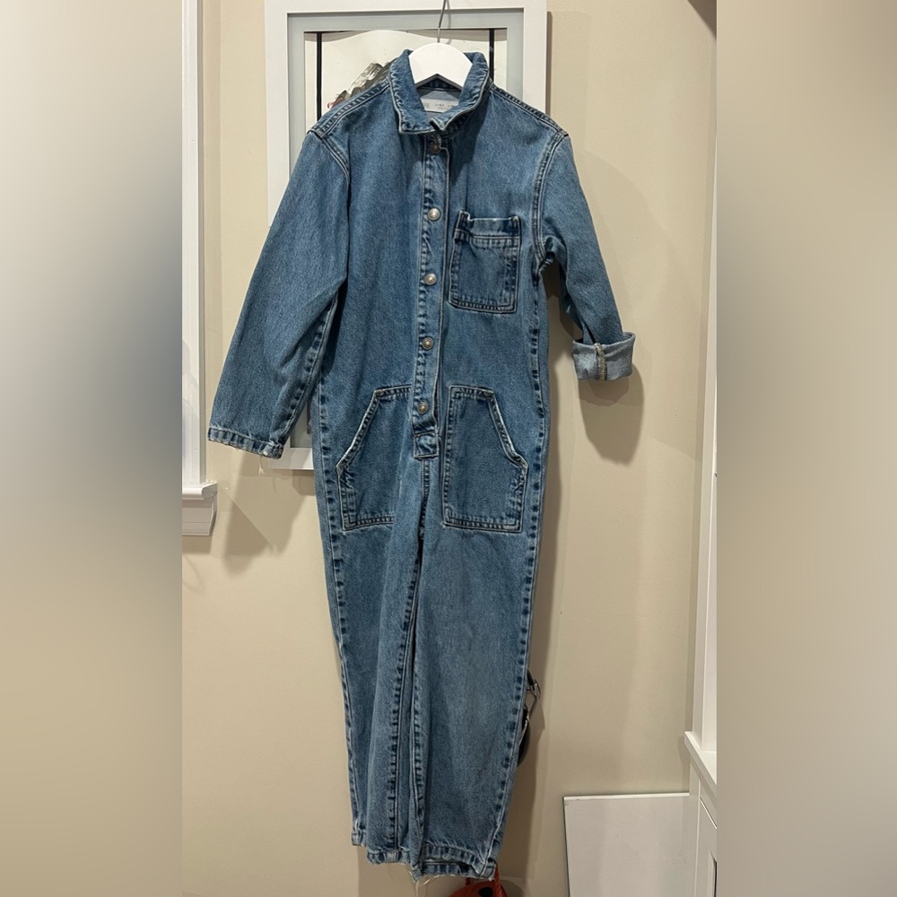 Great condition Zara suit size 6-7